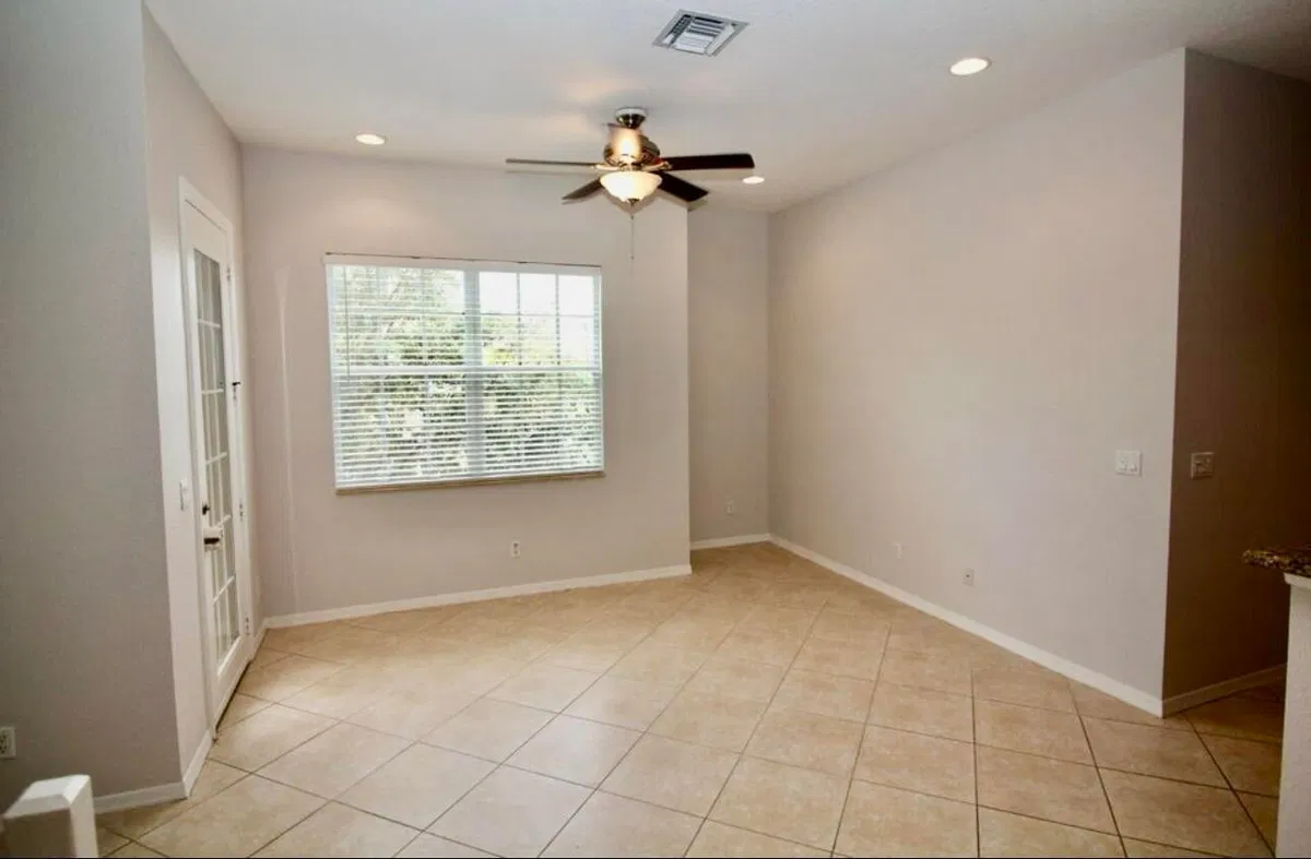 Unit 208 photo 7