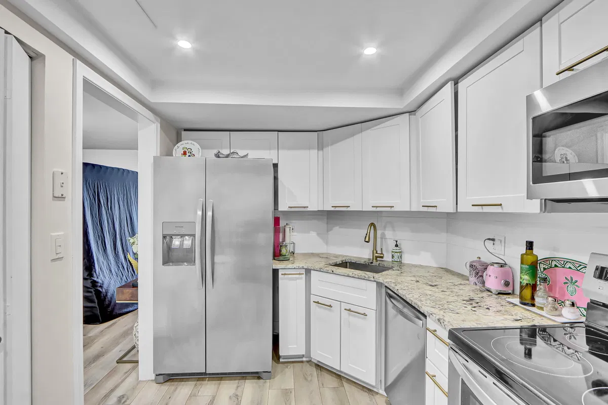 Presidential Estates Unit 1006 photo 22