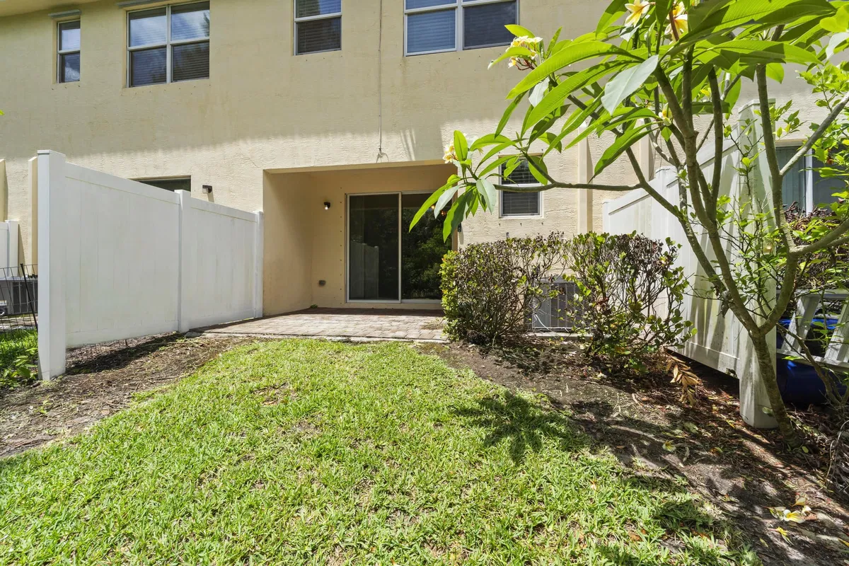 Residence photo 22