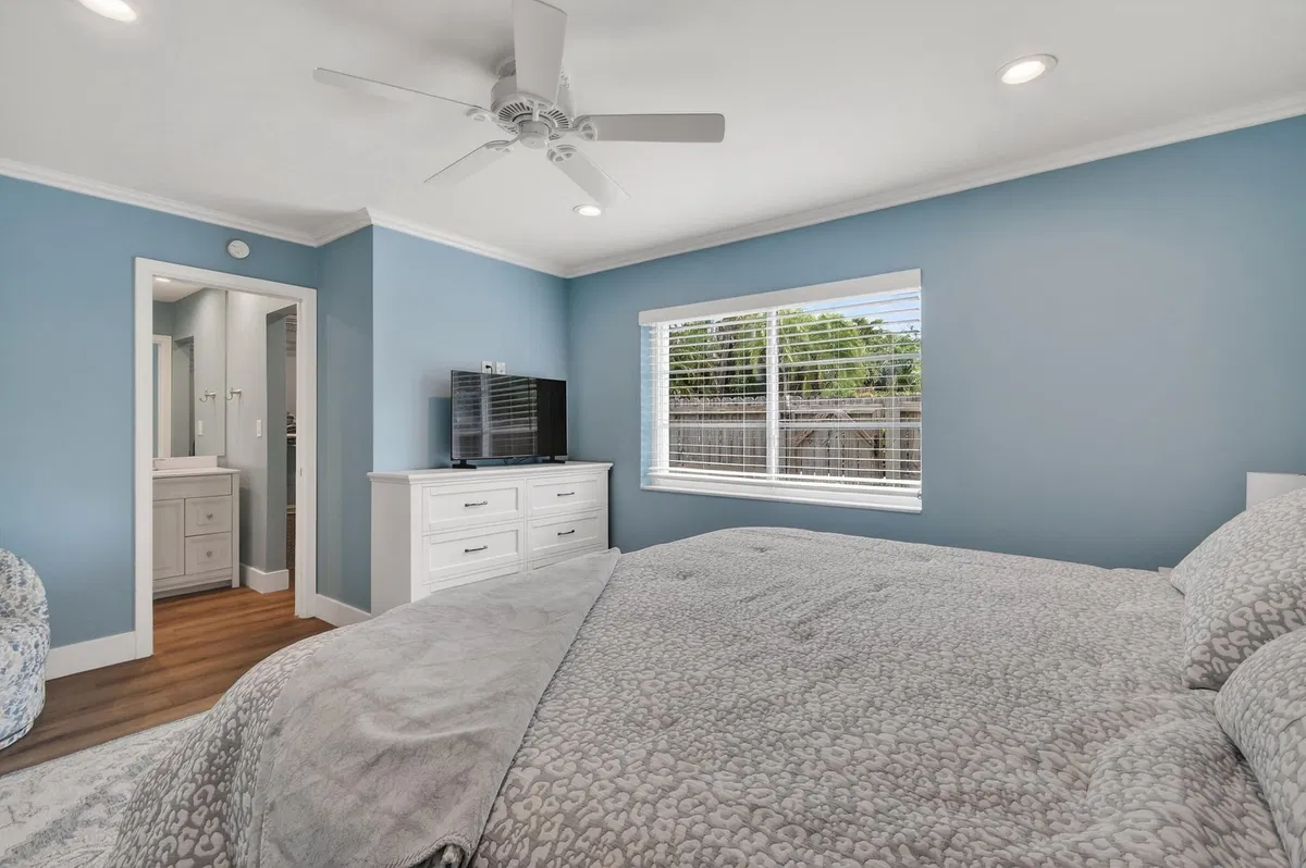  Unit E1 photo 13
