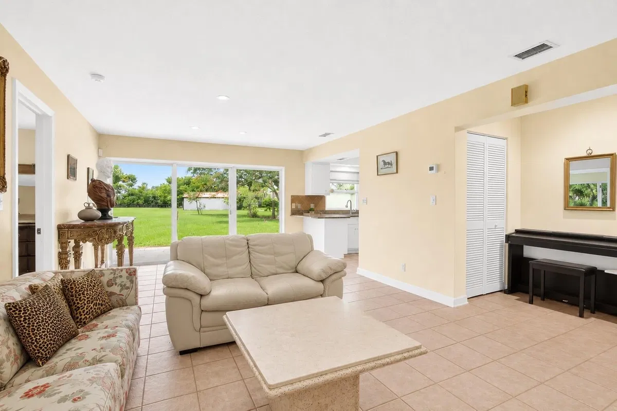 Residence photo 4