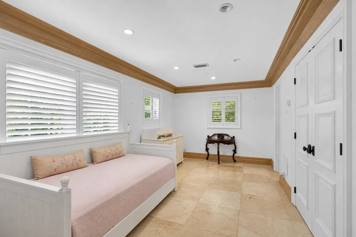 Residence photo 19