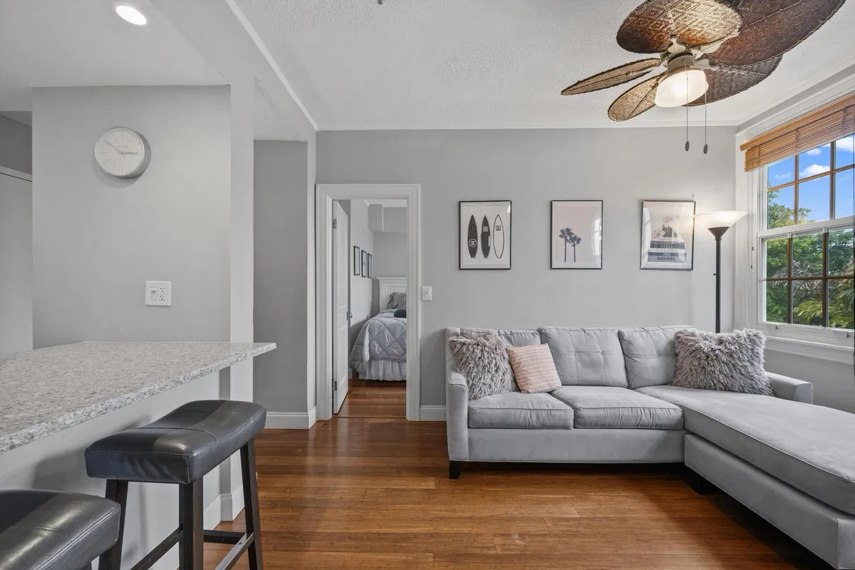 Unit 3232 photo 7