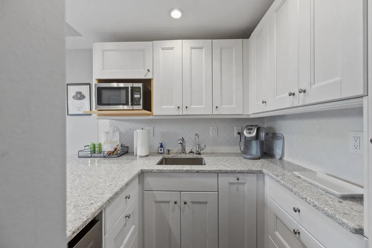 Unit 3232 photo 10
