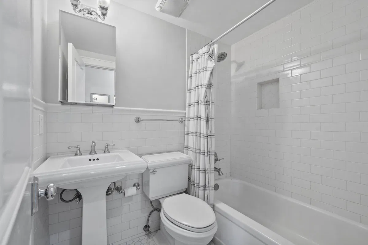 Unit 3232 photo 16