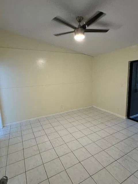 Residence photo 16