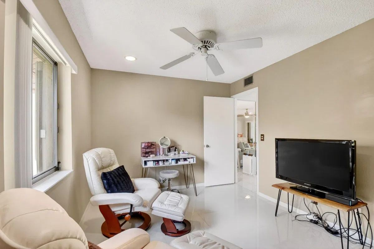 Unit D2 photo 19