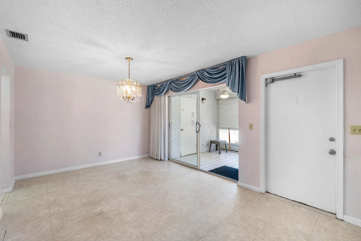 Unit 193 photo 7