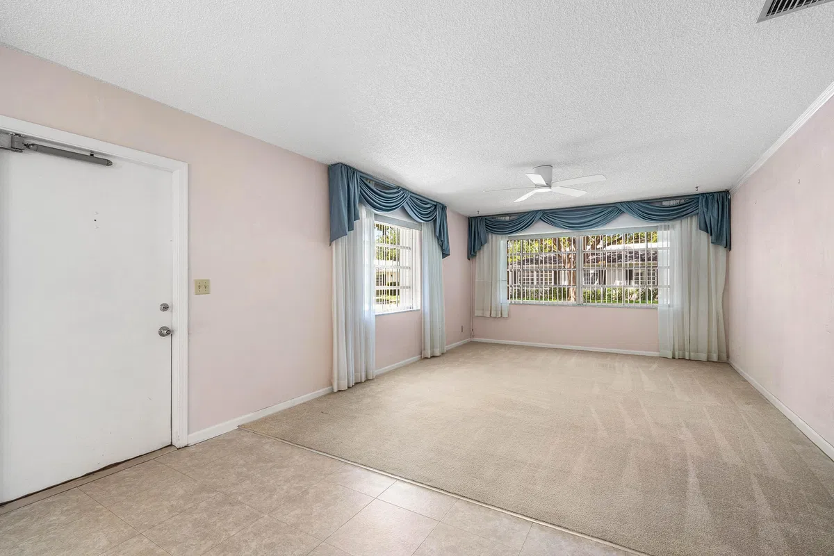 Unit 193 photo 10