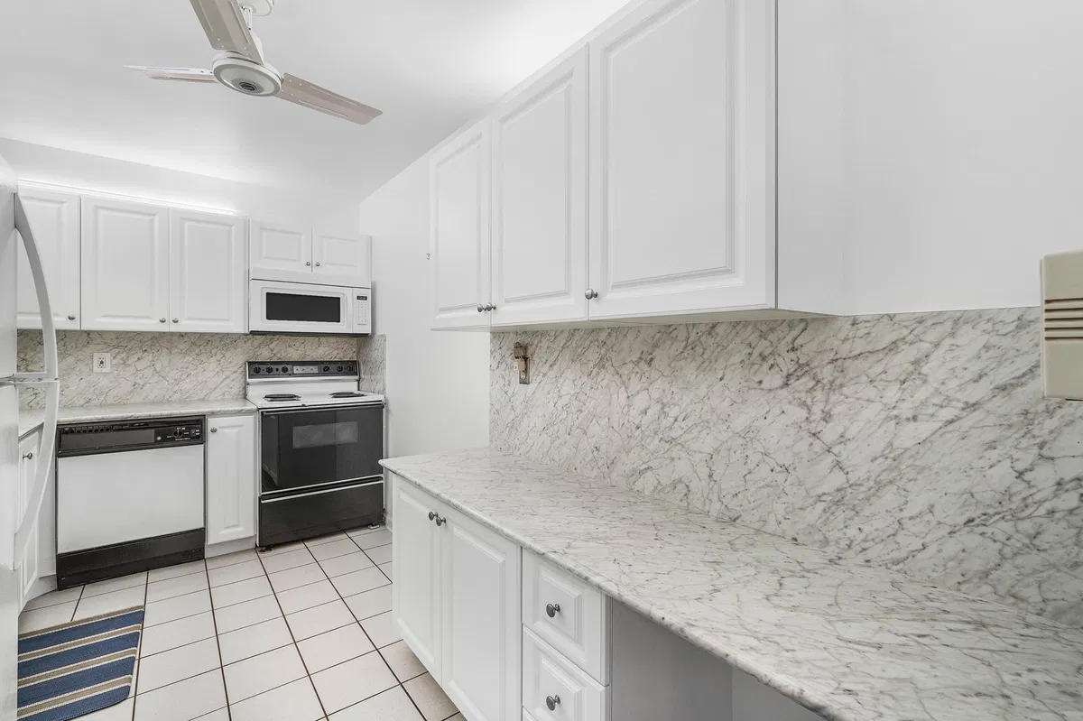 Unit 193 photo 16