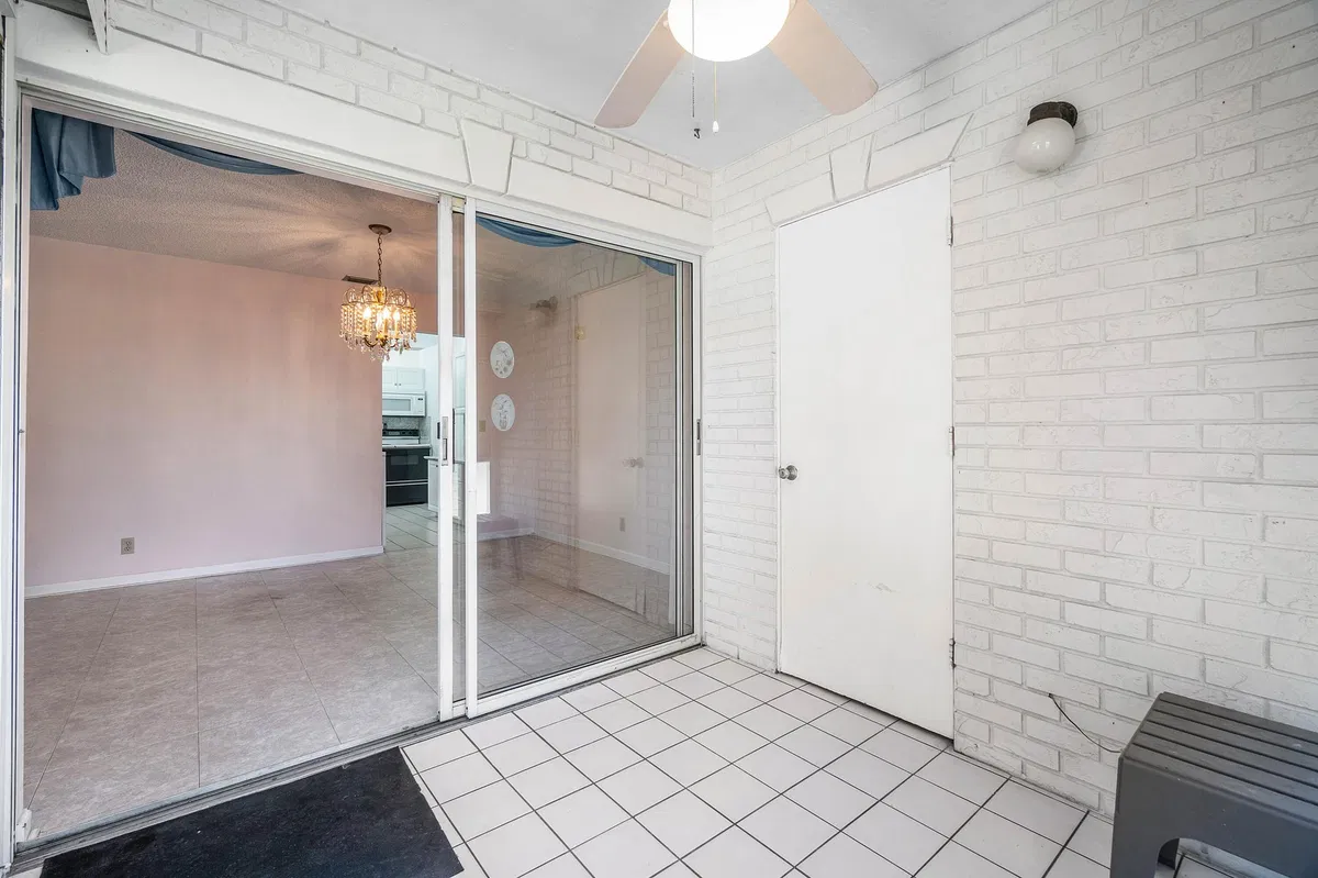 Unit 193 photo 31