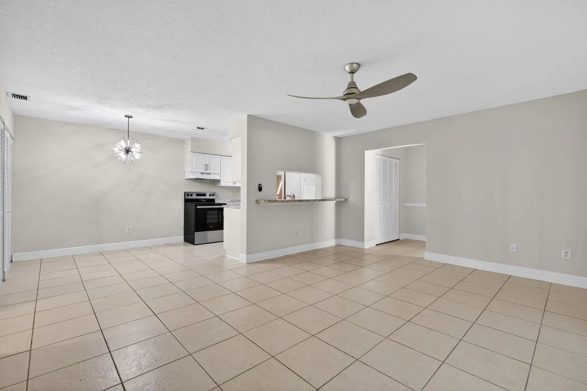  Residence photo 16