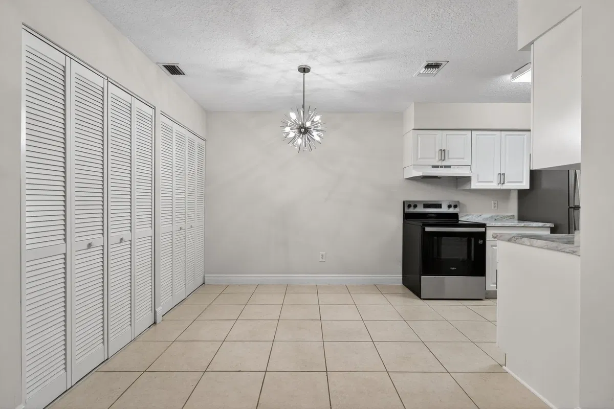  Residence photo 19