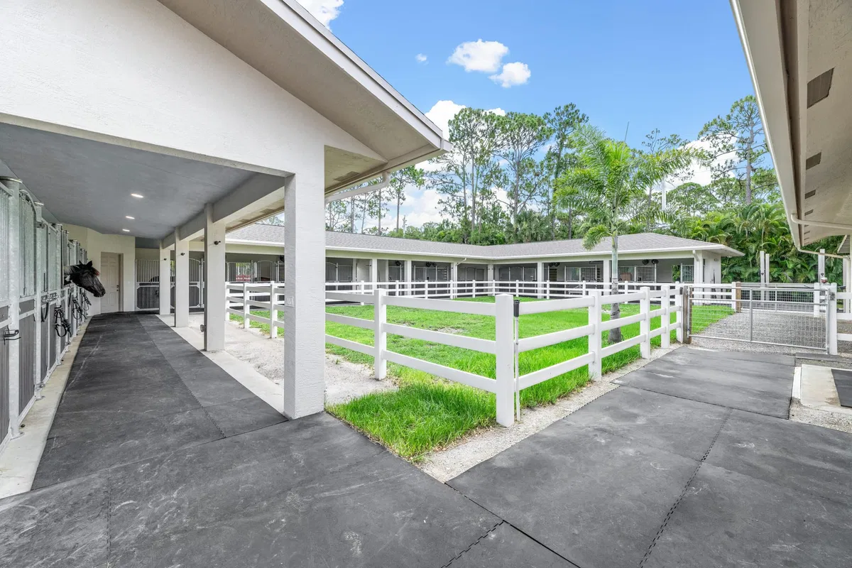Residence photo 67