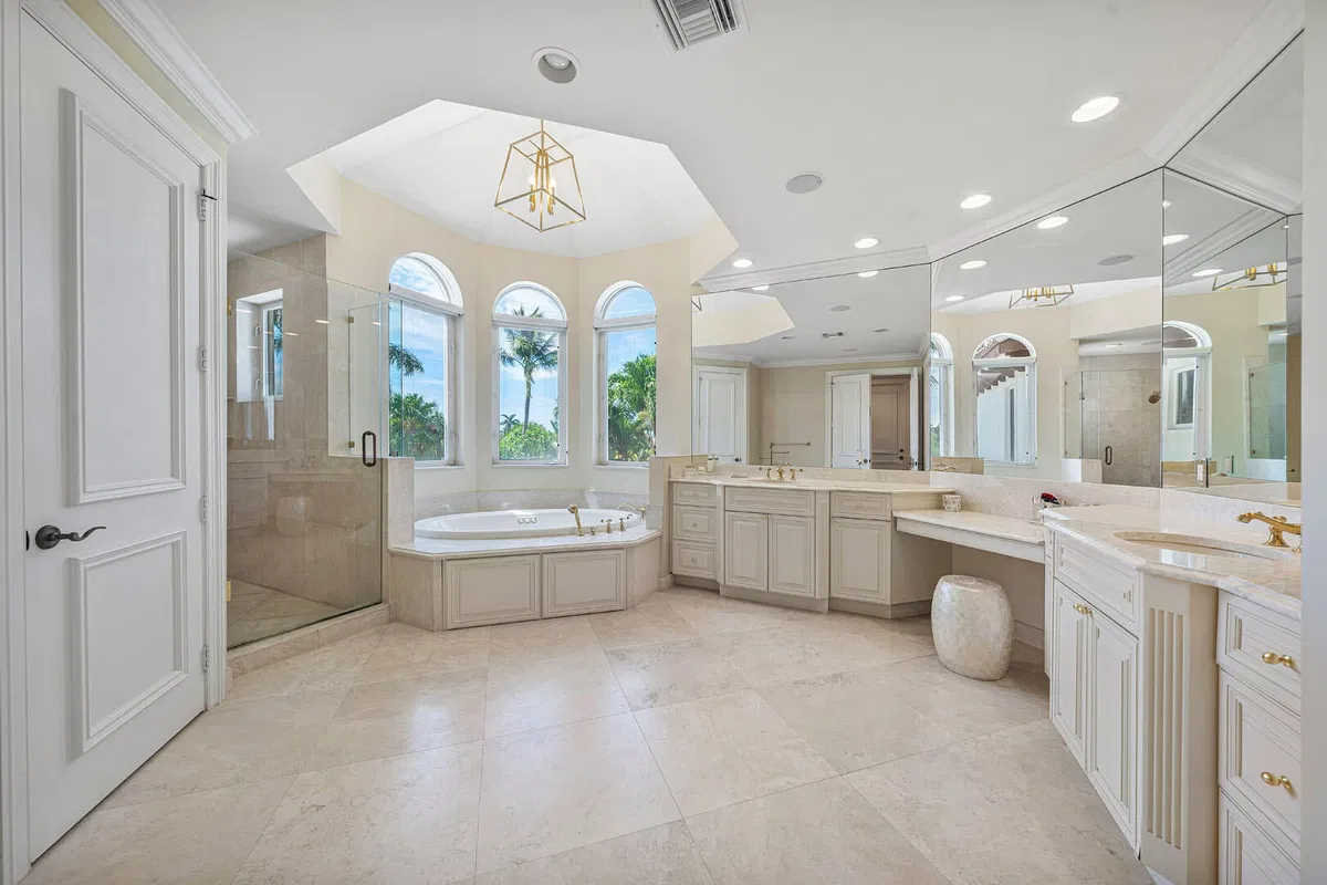 Royal Palm Yacht and Country Club Residence photo 49