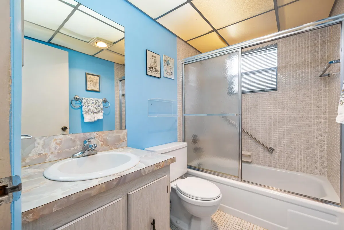Unit C photo 10