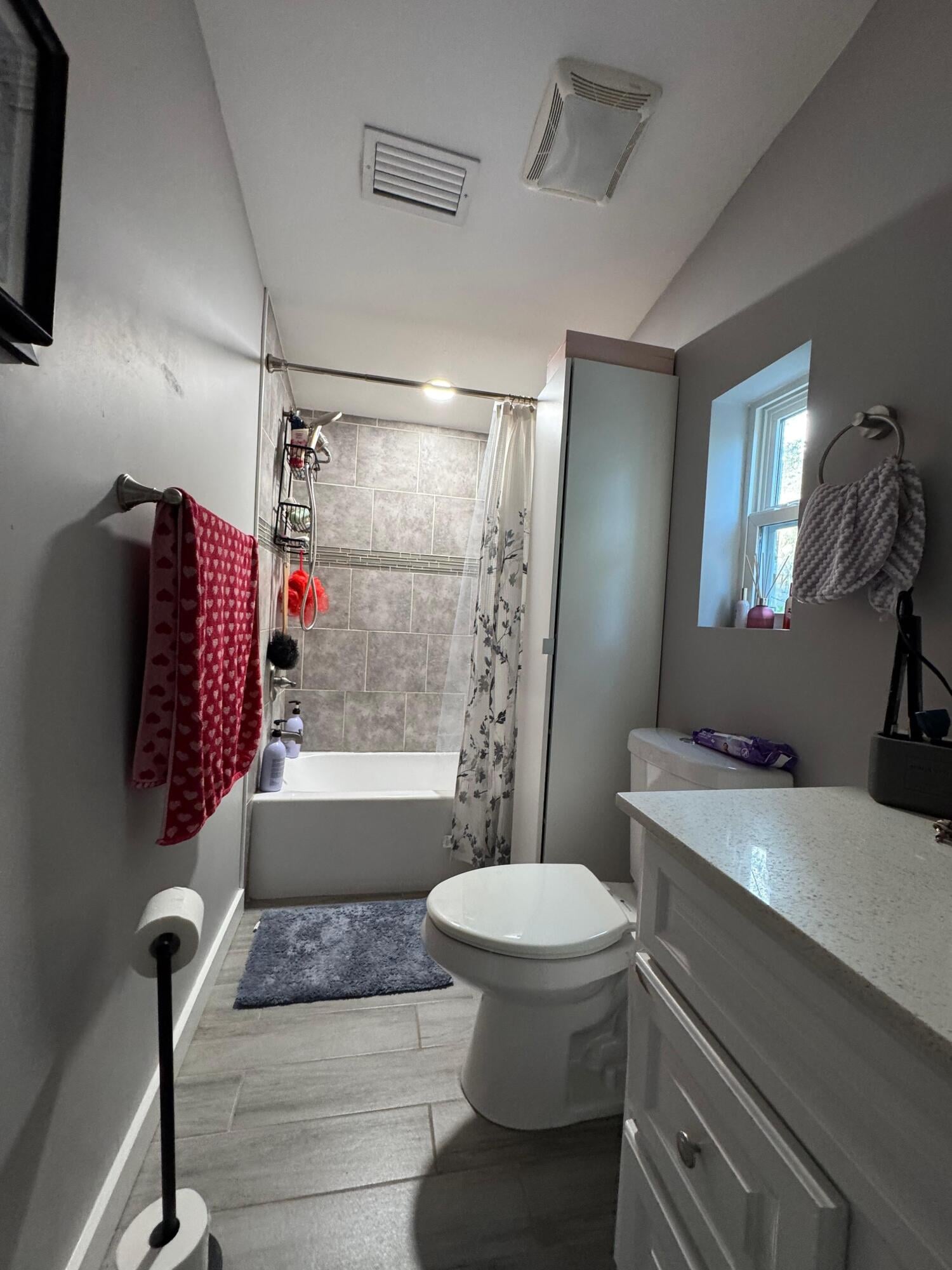 Unit 143 photo 7