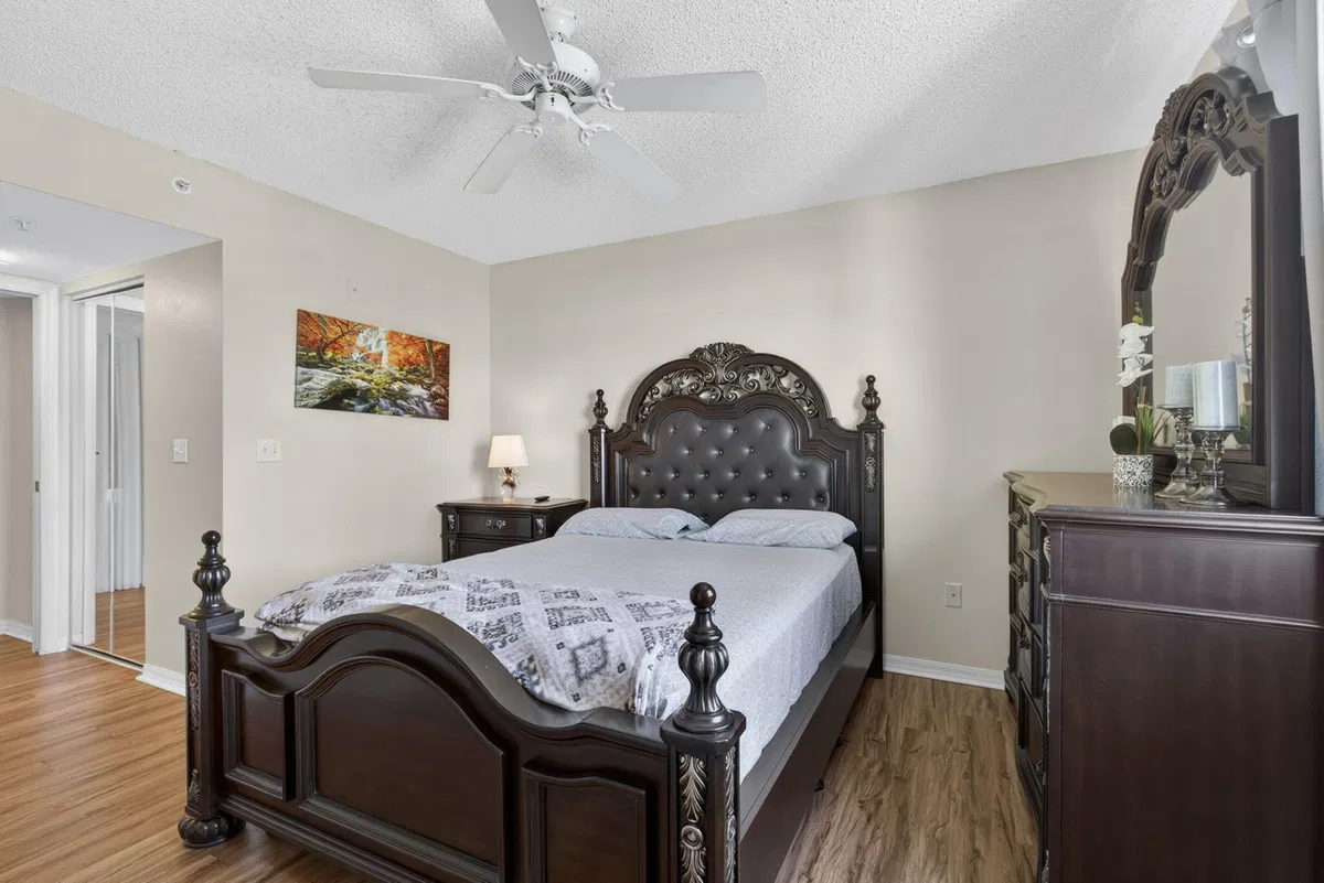  Unit 809 photo 10