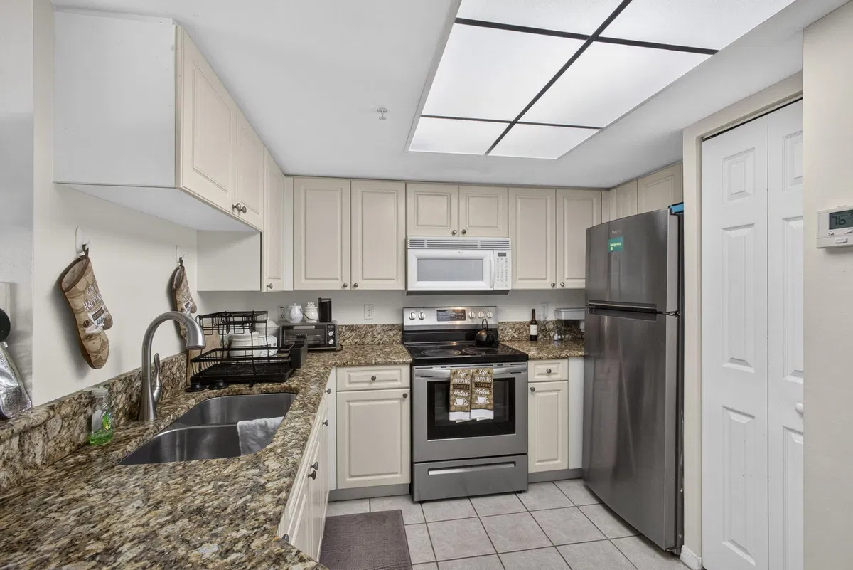  Unit 809 photo 19