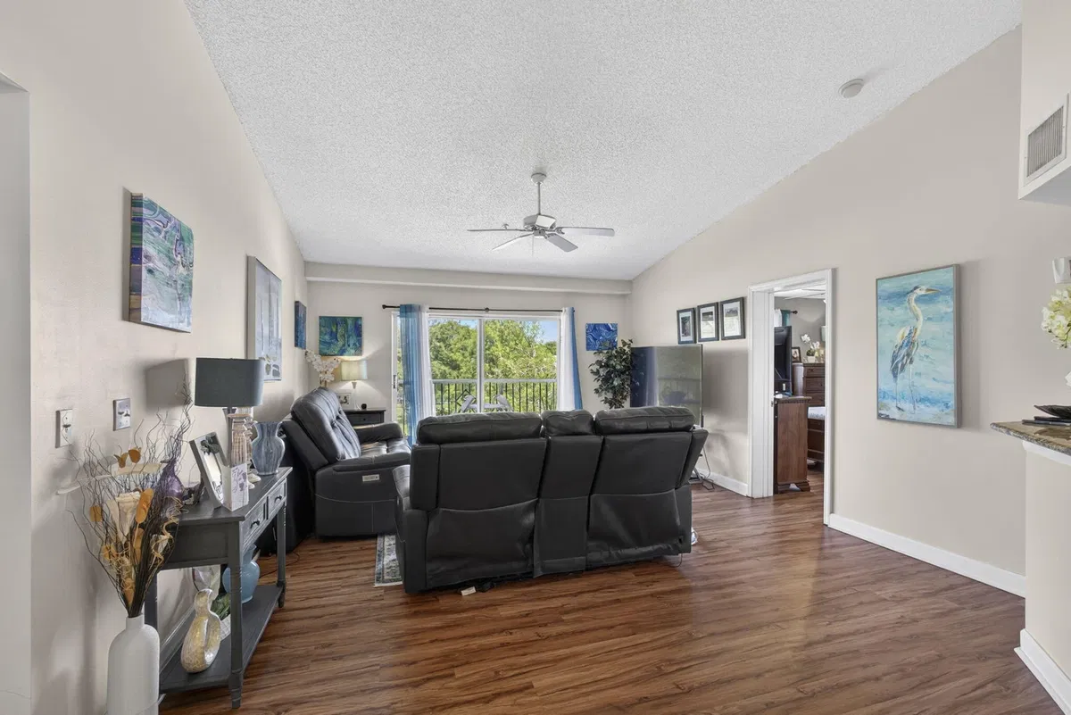  Unit 809 photo 25