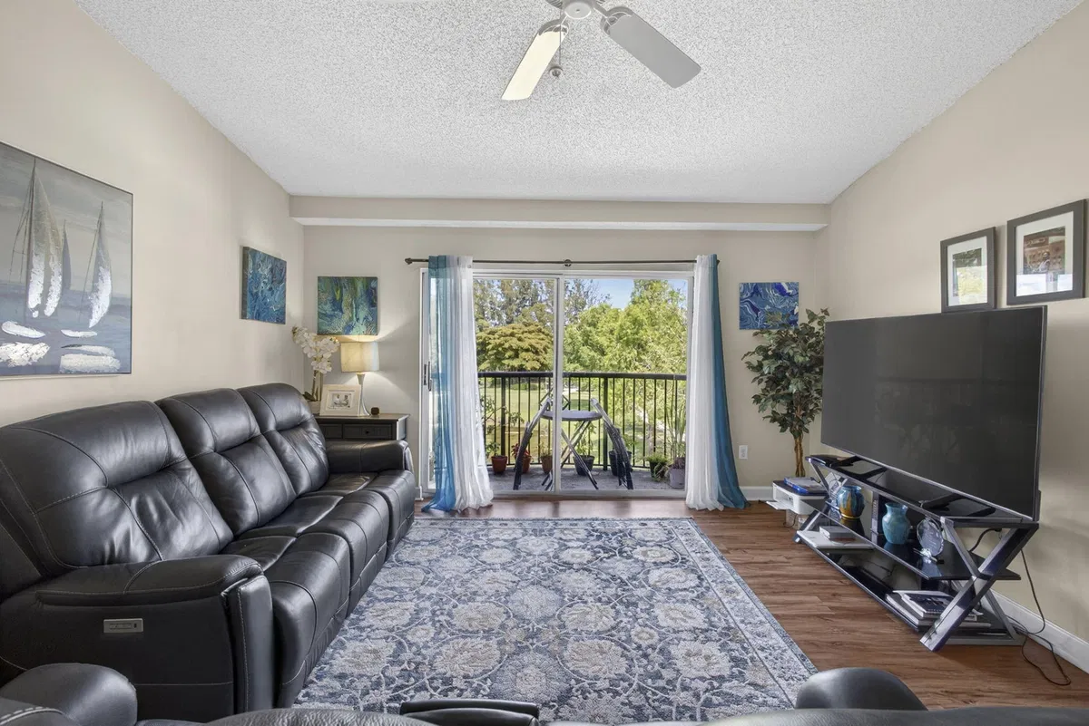  Unit 809 photo 28
