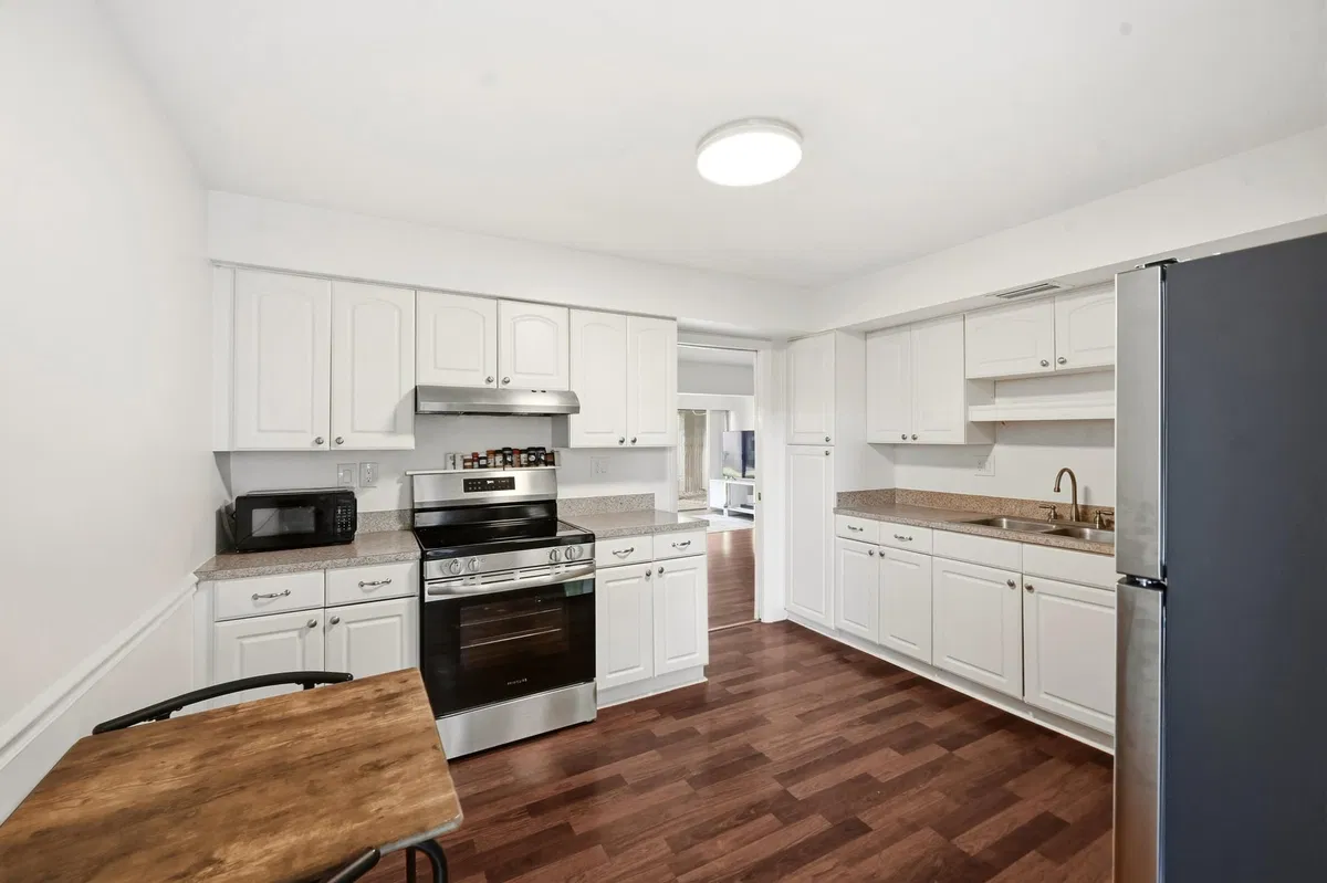 Unit 186 photo 7