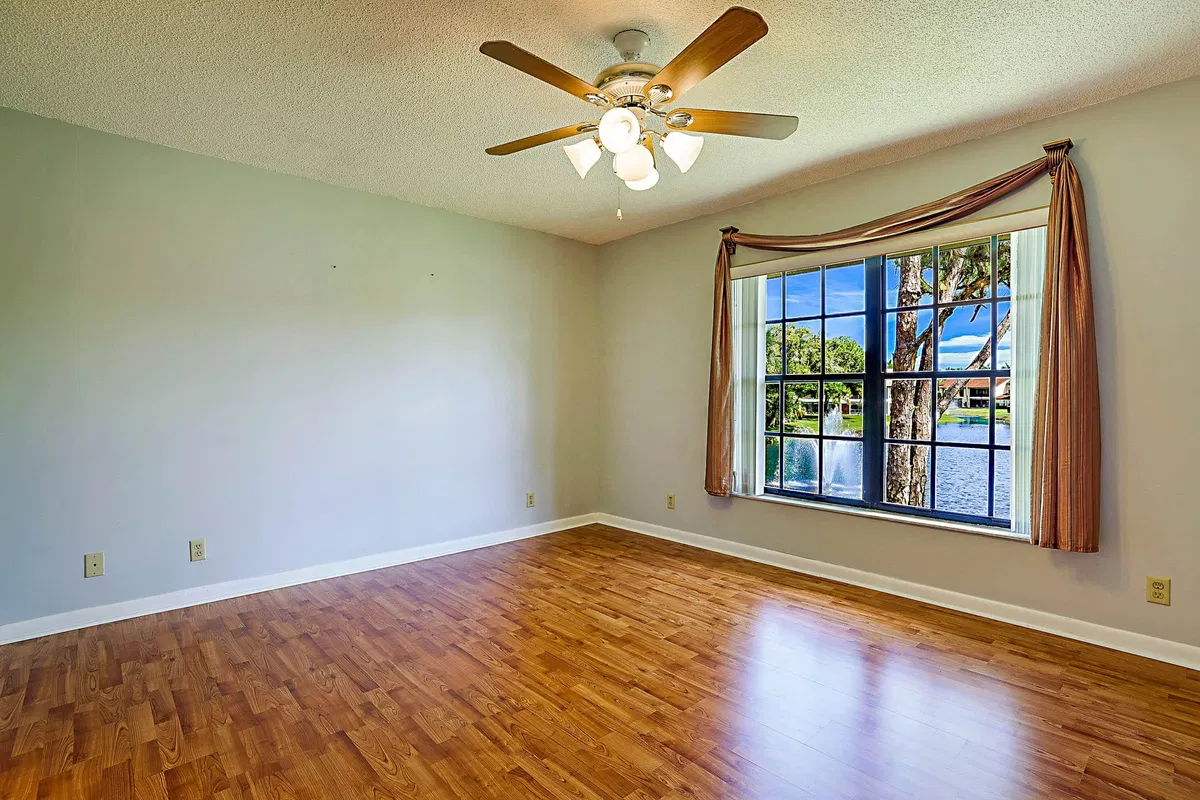 Residence photo 16