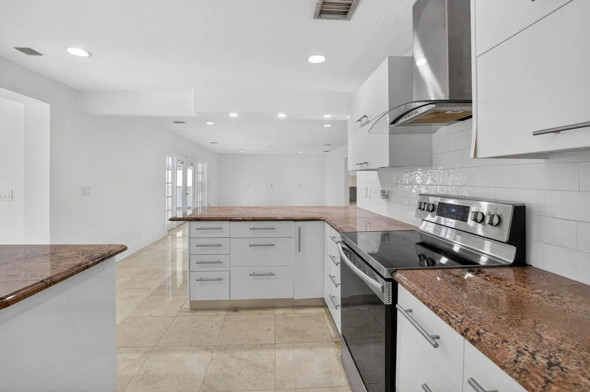Residence photo 25