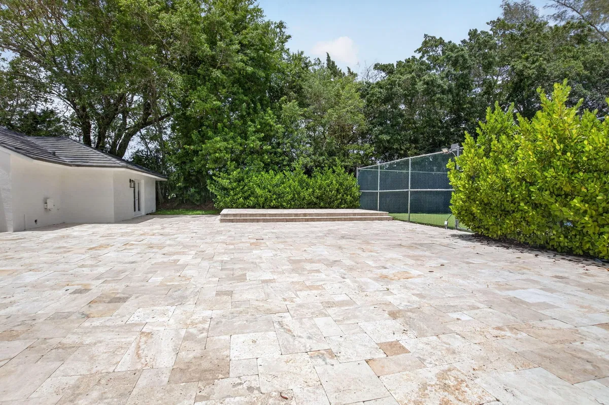 Residence photo 64