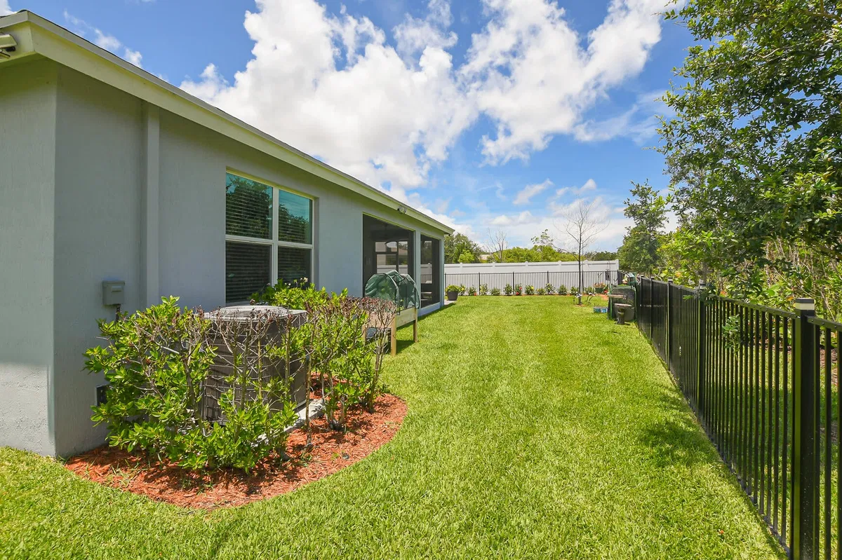 Residence photo 16