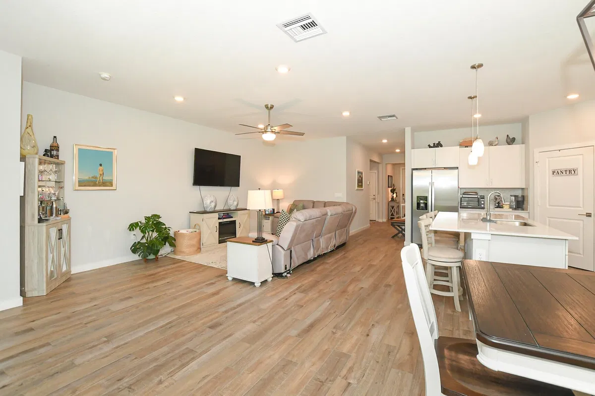 Residence photo 49