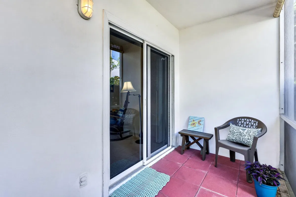 Unit M4 photo 25
