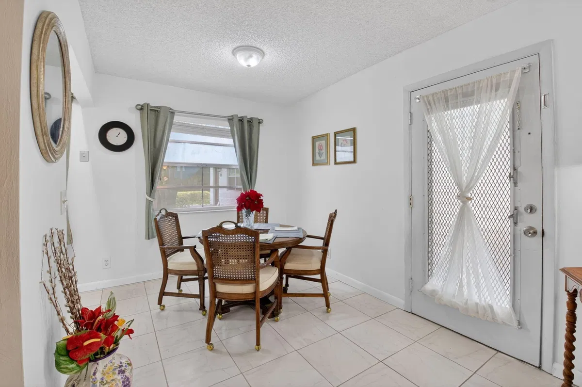 Residence photo 4