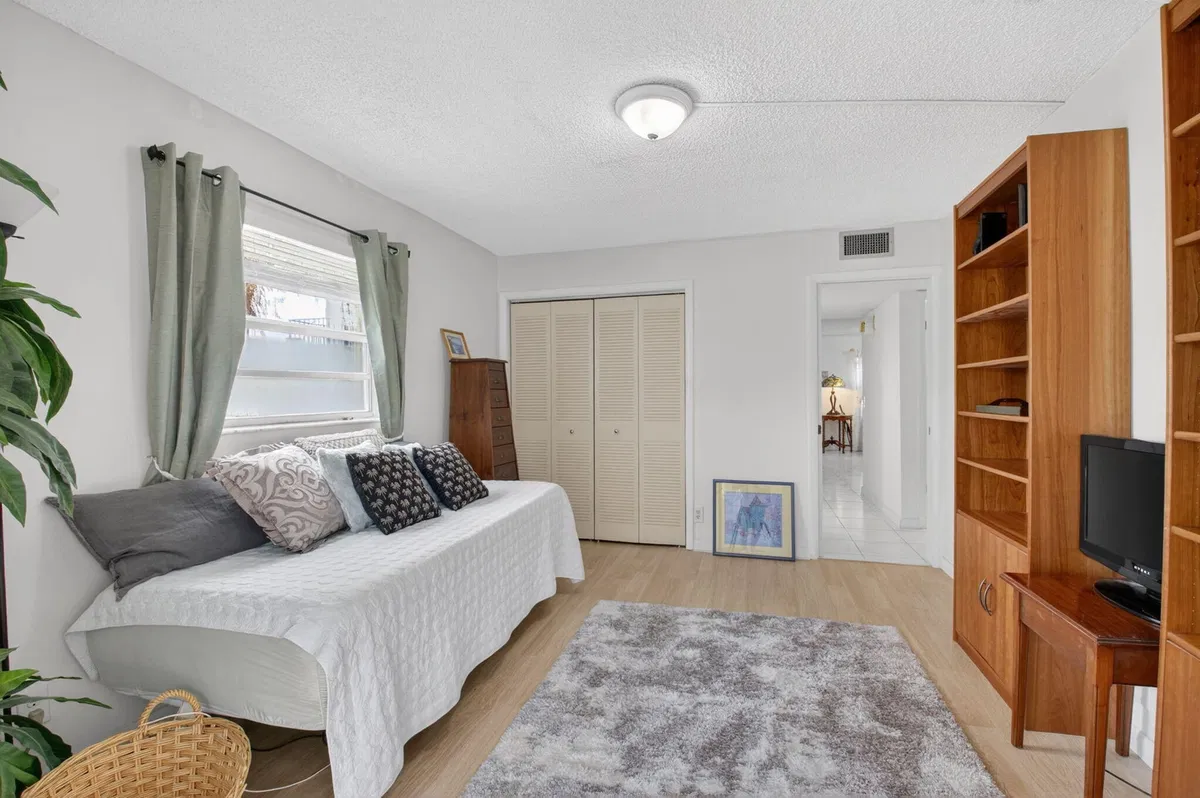 Residence photo 19
