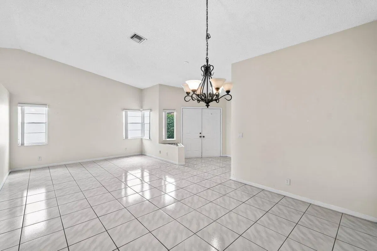 Residence photo 4