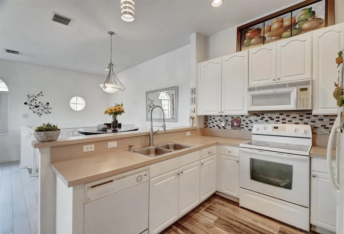 Unit 209 photo 13