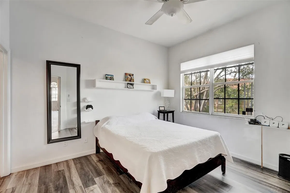 Unit 209 photo 16
