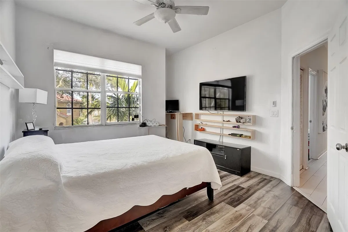 Unit 209 photo 19