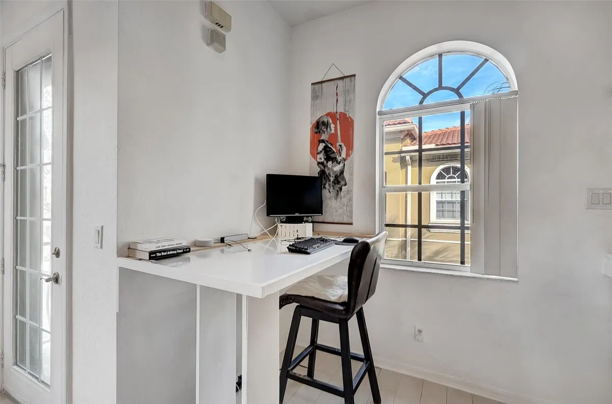 Unit 209 photo 22