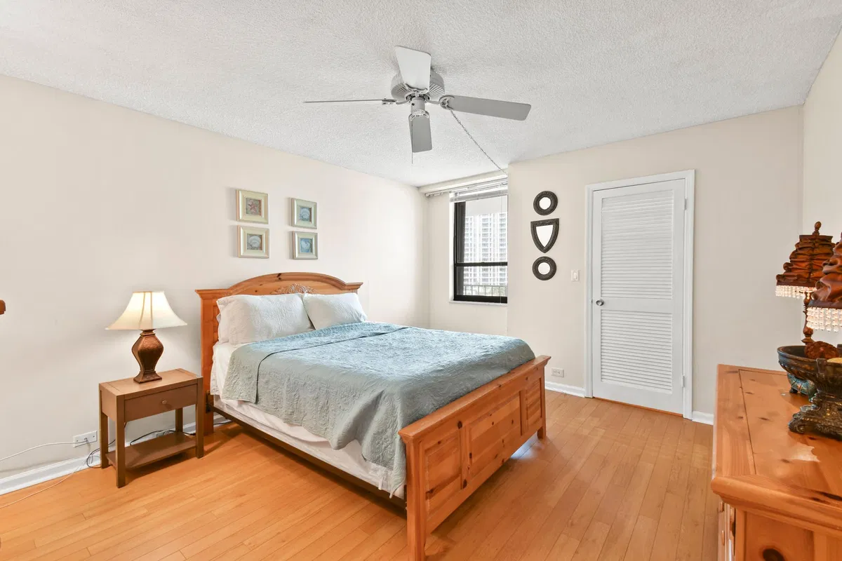 Unit 601 photo 19