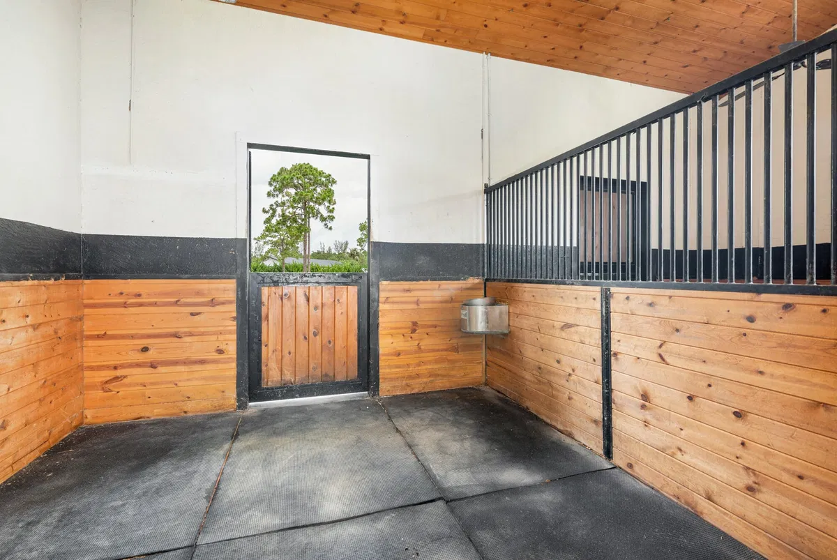 Residence photo 58