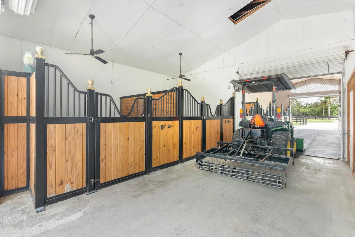 Residence photo 61