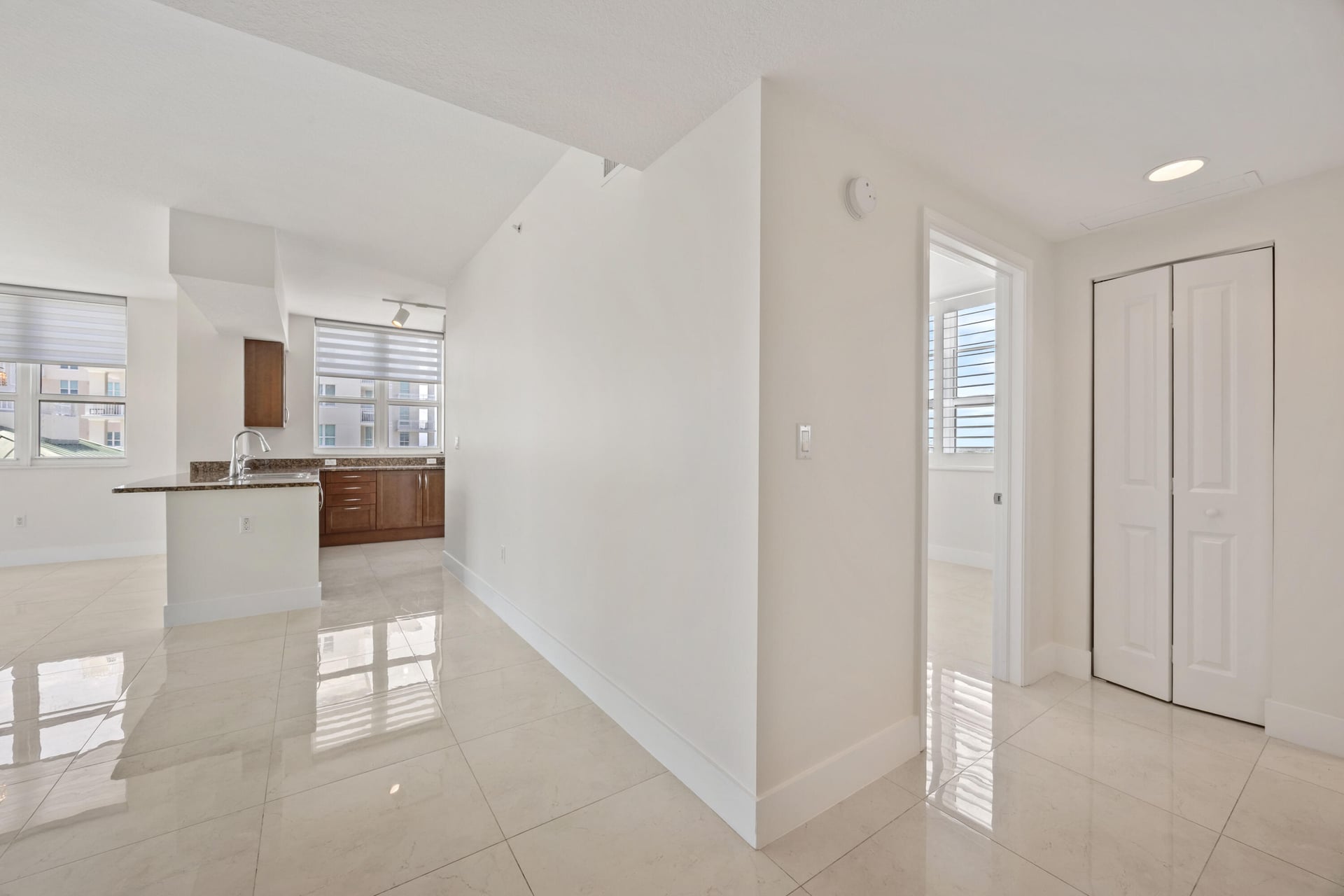  Unit 905 photo 10