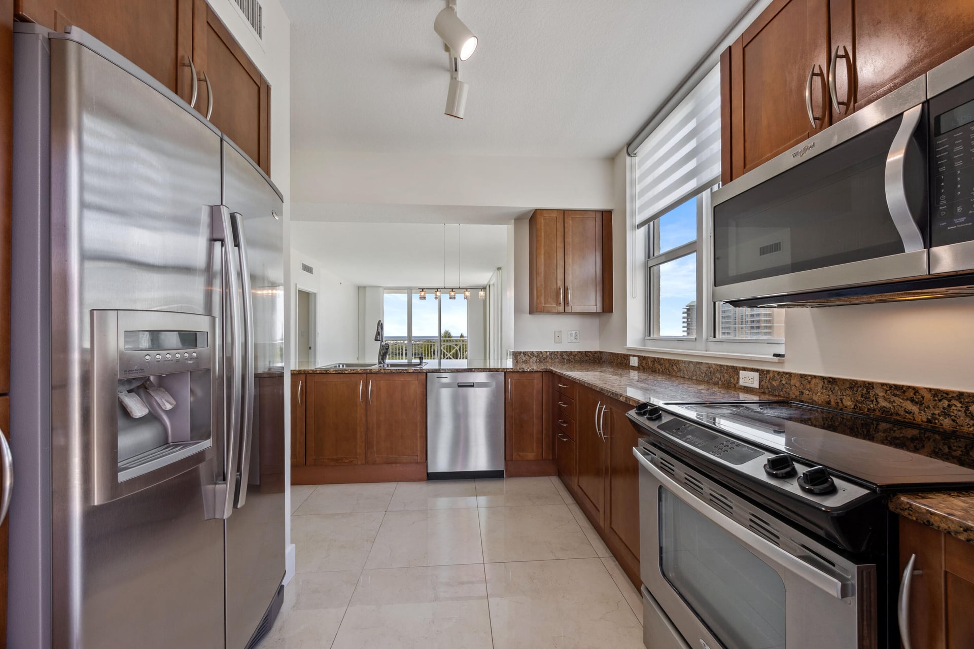  Unit 905 photo 16