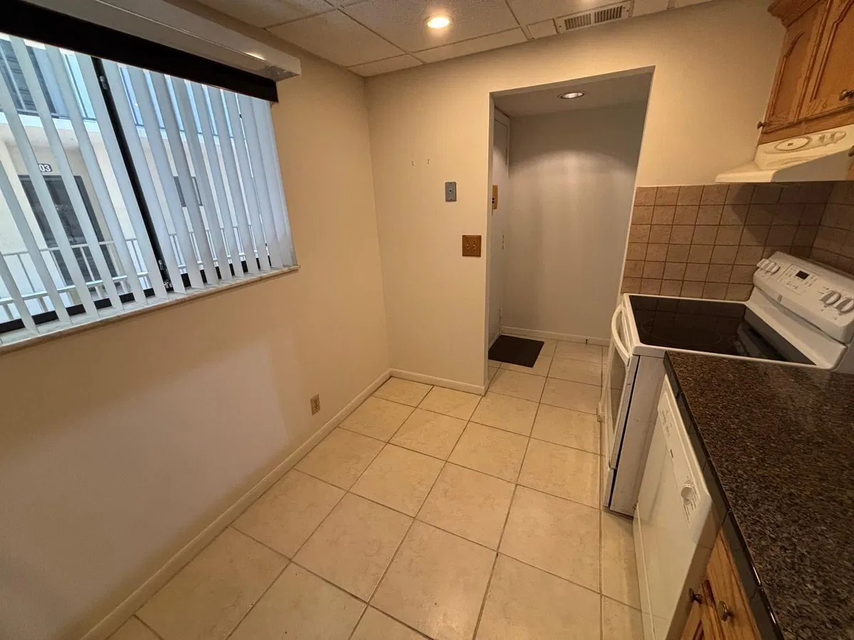 Unit 222 photo 7