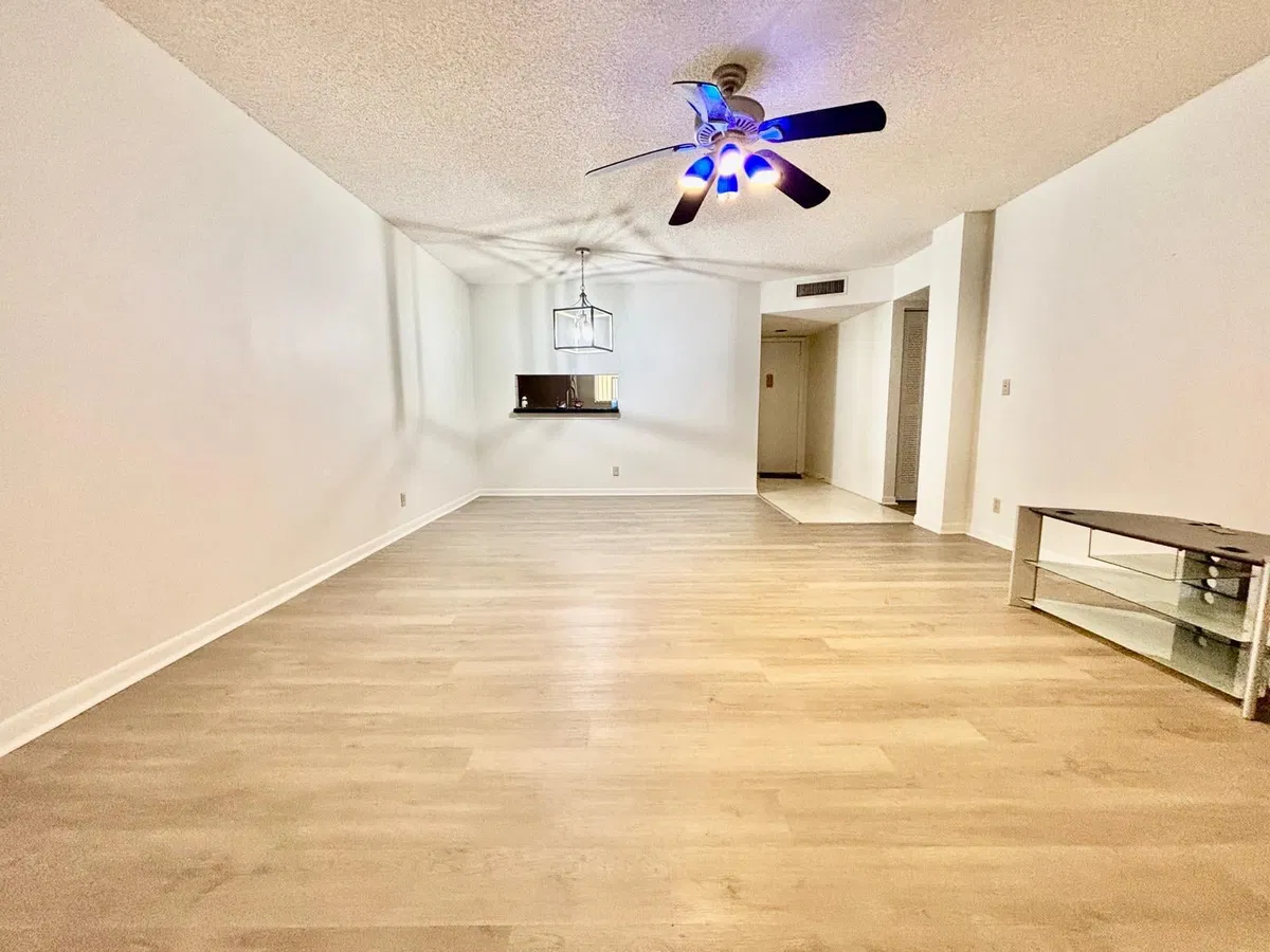 Unit 222 photo 10