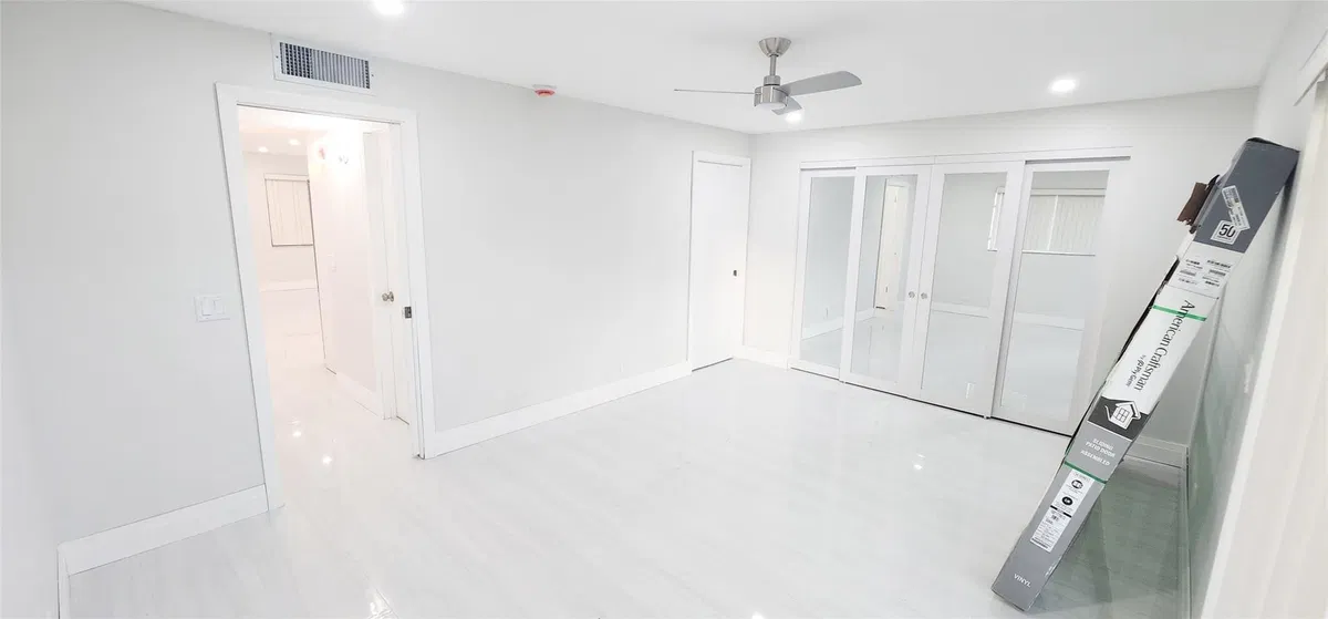 Unit 343 photo 10