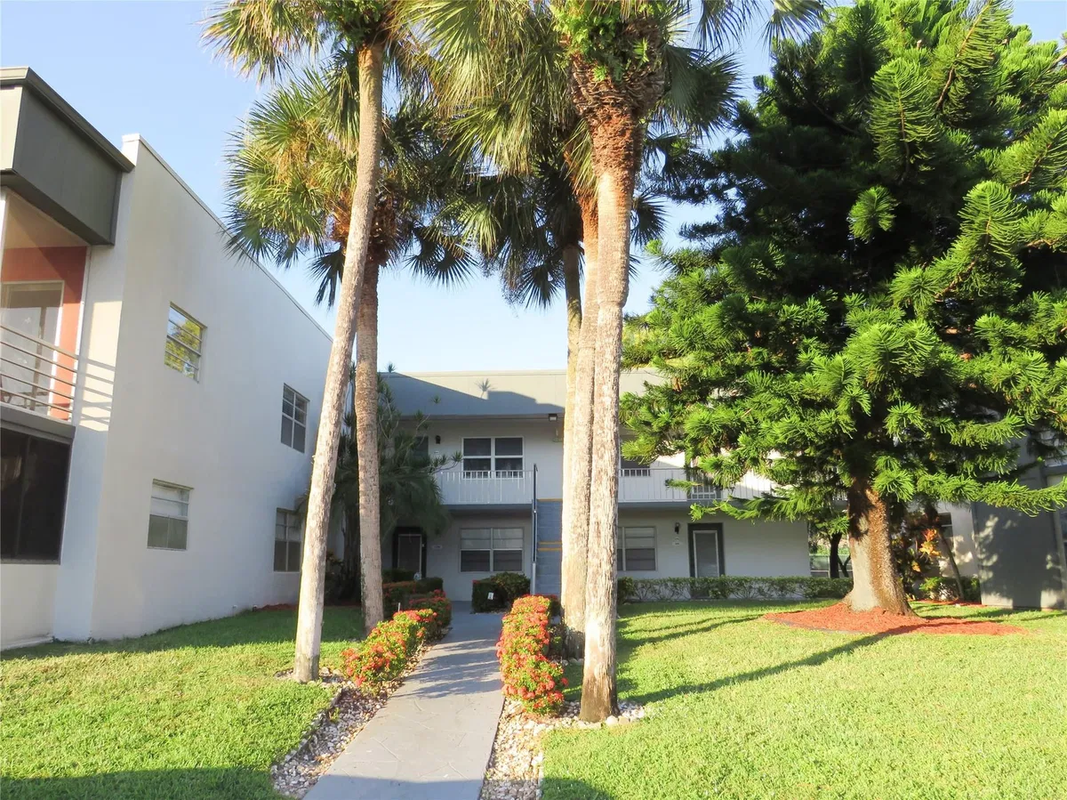 Unit 343 photo 16
