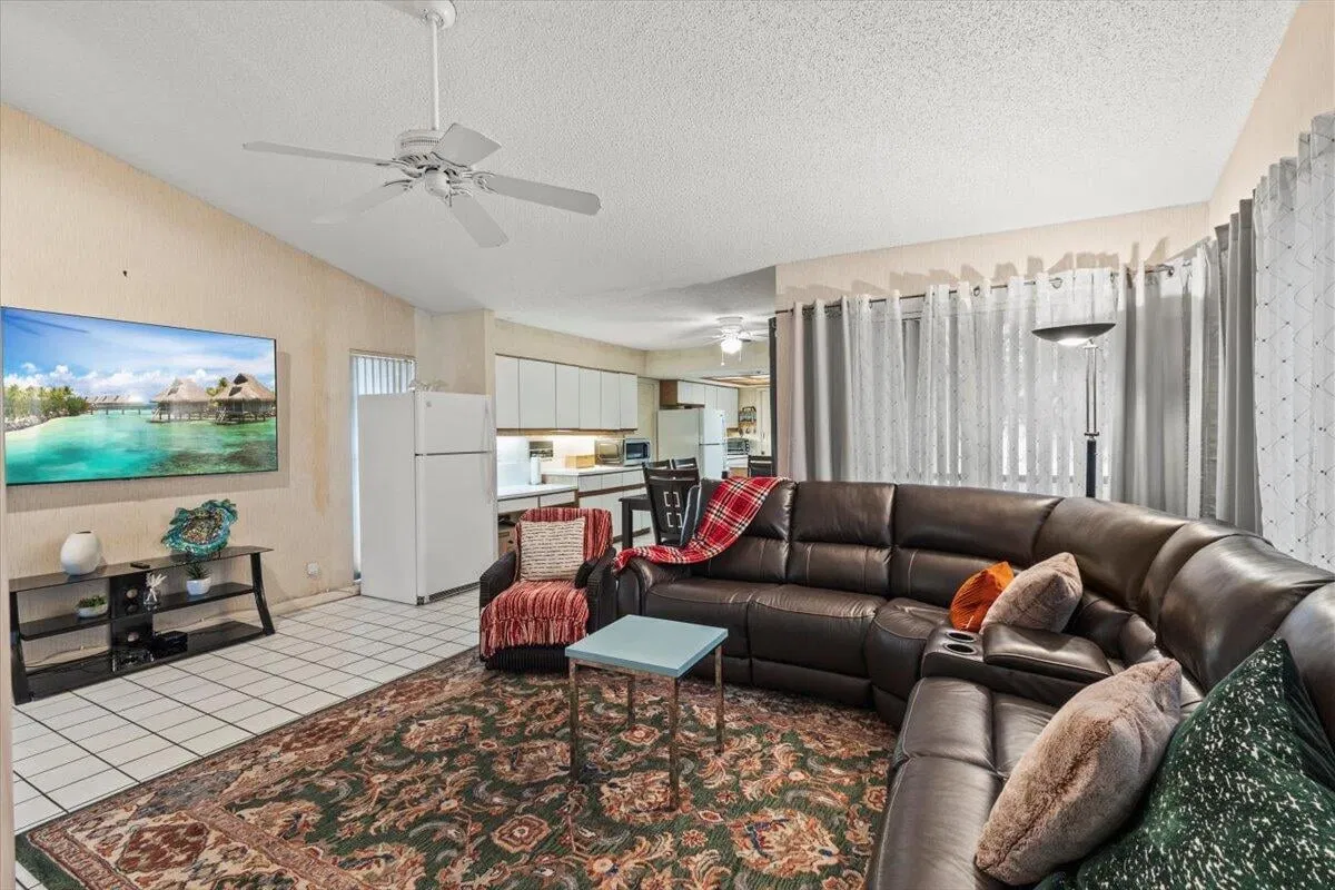 Eastpointe Country Club Residence photo 25