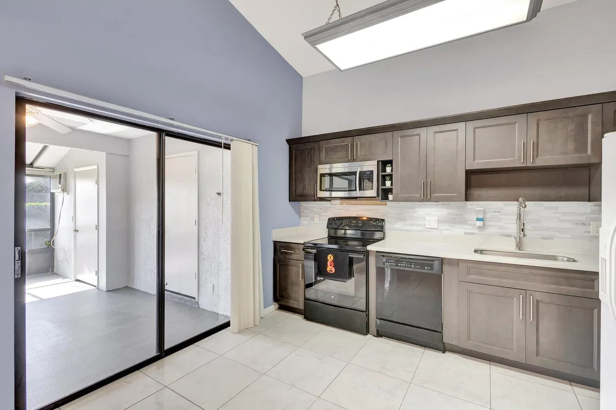 Residence photo 10